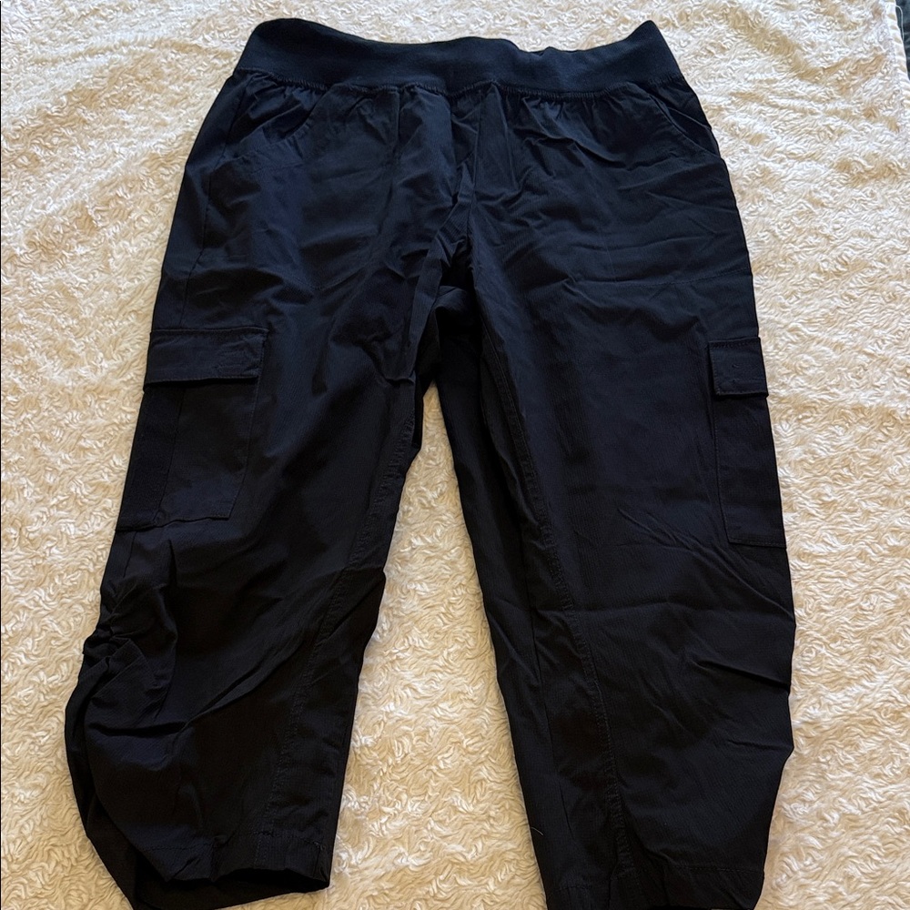 KEREN hart Black capri Nylon Cargo Pants